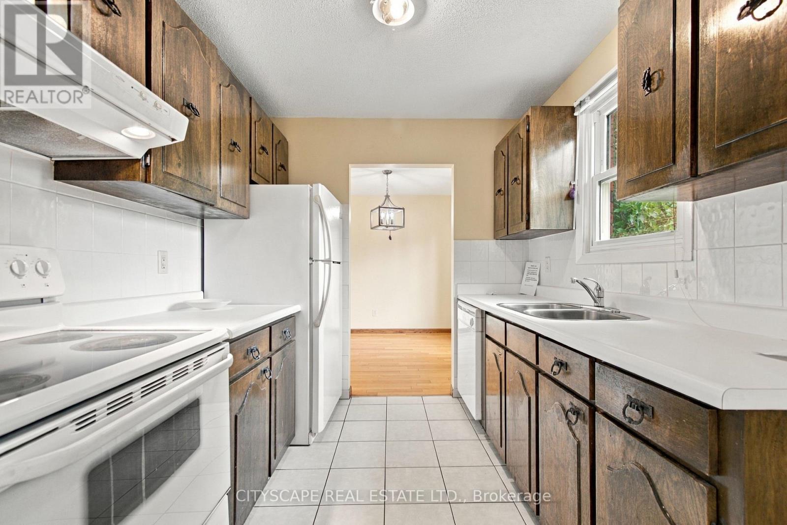 9966 Asgard Road, Windsor, Ontario N8R 1E2 - Photo 8 - X13833644