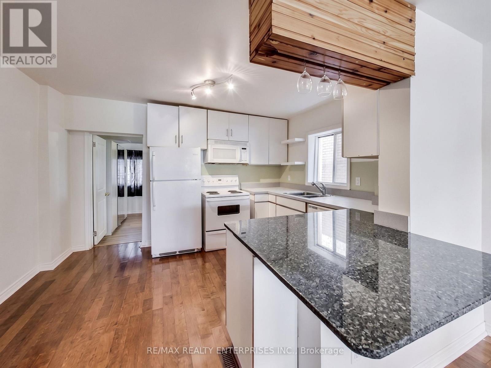 39 PENDRITH STREET Toronto (Dovercourt-Wallace Emerson-Junction) Ontario Canada M6G1R6 3