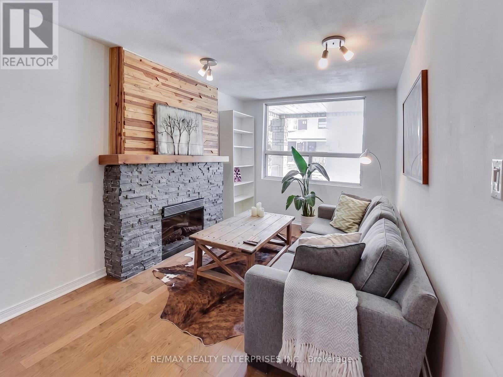 39 PENDRITH STREET Toronto (Dovercourt-Wallace Emerson-Junction) Ontario Canada M6G1R6 2