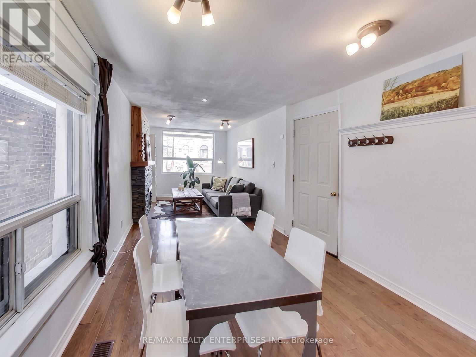 39 PENDRITH STREET Toronto (Dovercourt-Wallace Emerson-Junction) Ontario Canada M6G1R6 5
