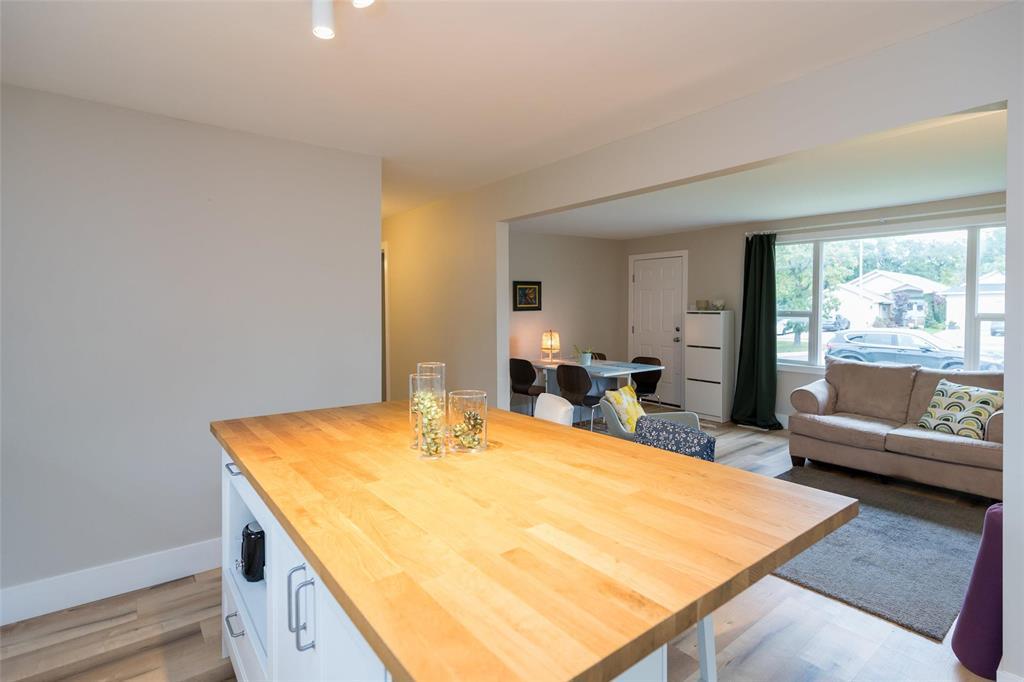 512 Country Club Boulevard, Winnipeg, Manitoba  R3K 1B4 - Photo 11 - 202623461