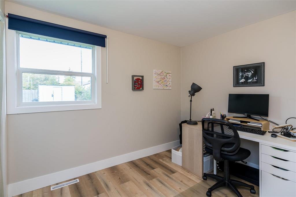 512 Country Club Boulevard, Winnipeg, Manitoba  R3K 1B4 - Photo 23 - 202623461