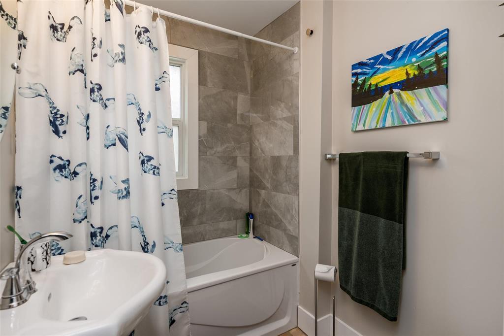 512 Country Club Boulevard, Winnipeg, Manitoba  R3K 1B4 - Photo 24 - 202623461