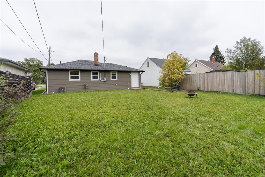 512 Country Club Boulevard, Winnipeg, Manitoba  R3K 1B4 - Photo 29 - 202623461