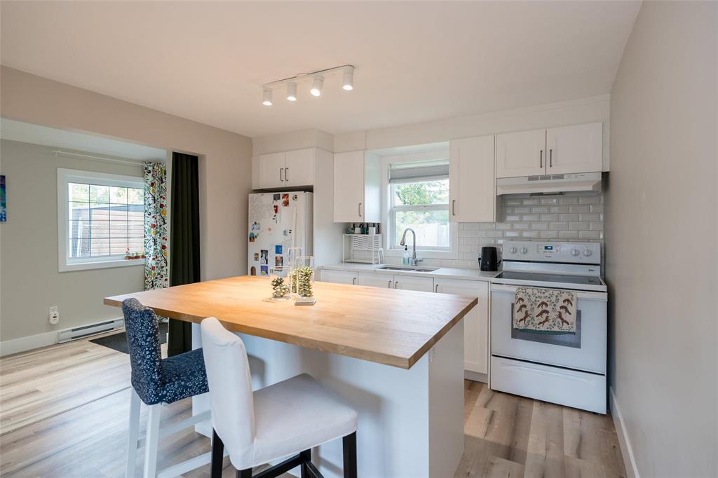 512 Country Club Boulevard, Winnipeg, Manitoba  R3K 1B4 - Photo 8 - 202623461