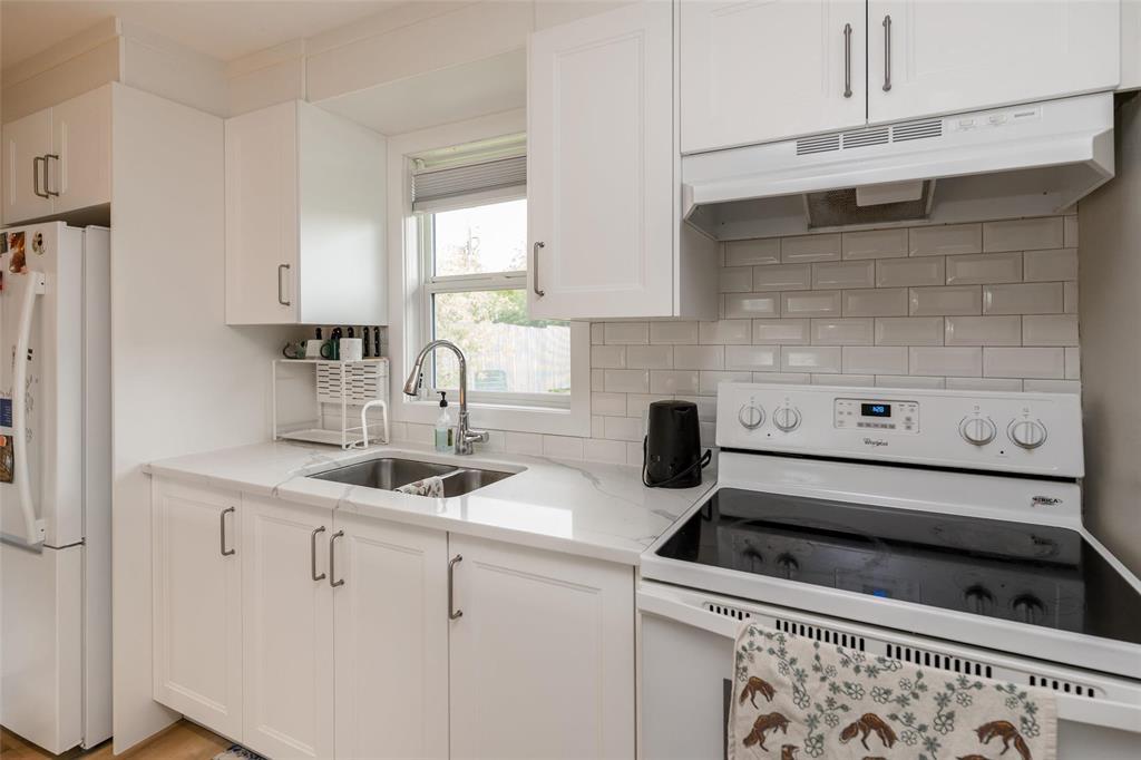 512 Country Club Boulevard, Winnipeg, Manitoba  R3K 1B4 - Photo 9 - 202623461