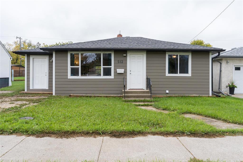 512 Country Club Boulevard, Winnipeg, Manitoba  R3K 1B4 - Photo 0 - 202623461