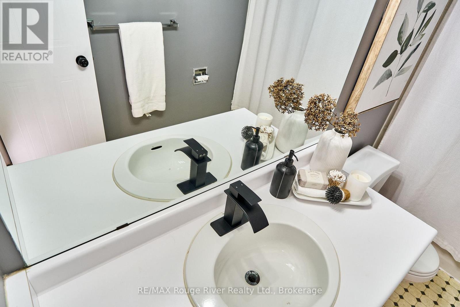 8 Landerville Lane, Clarington, Ontario  L1C 4W8 - Photo 28 - E13833746