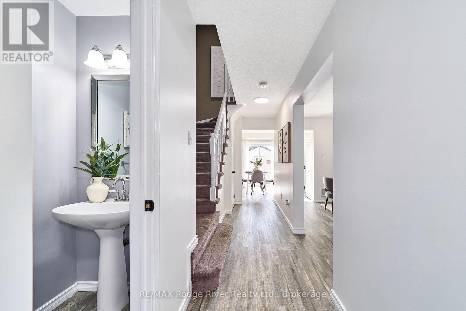 8 Landerville Lane, Clarington, Ontario  L1C 4W8 - Photo 6 - E13833746