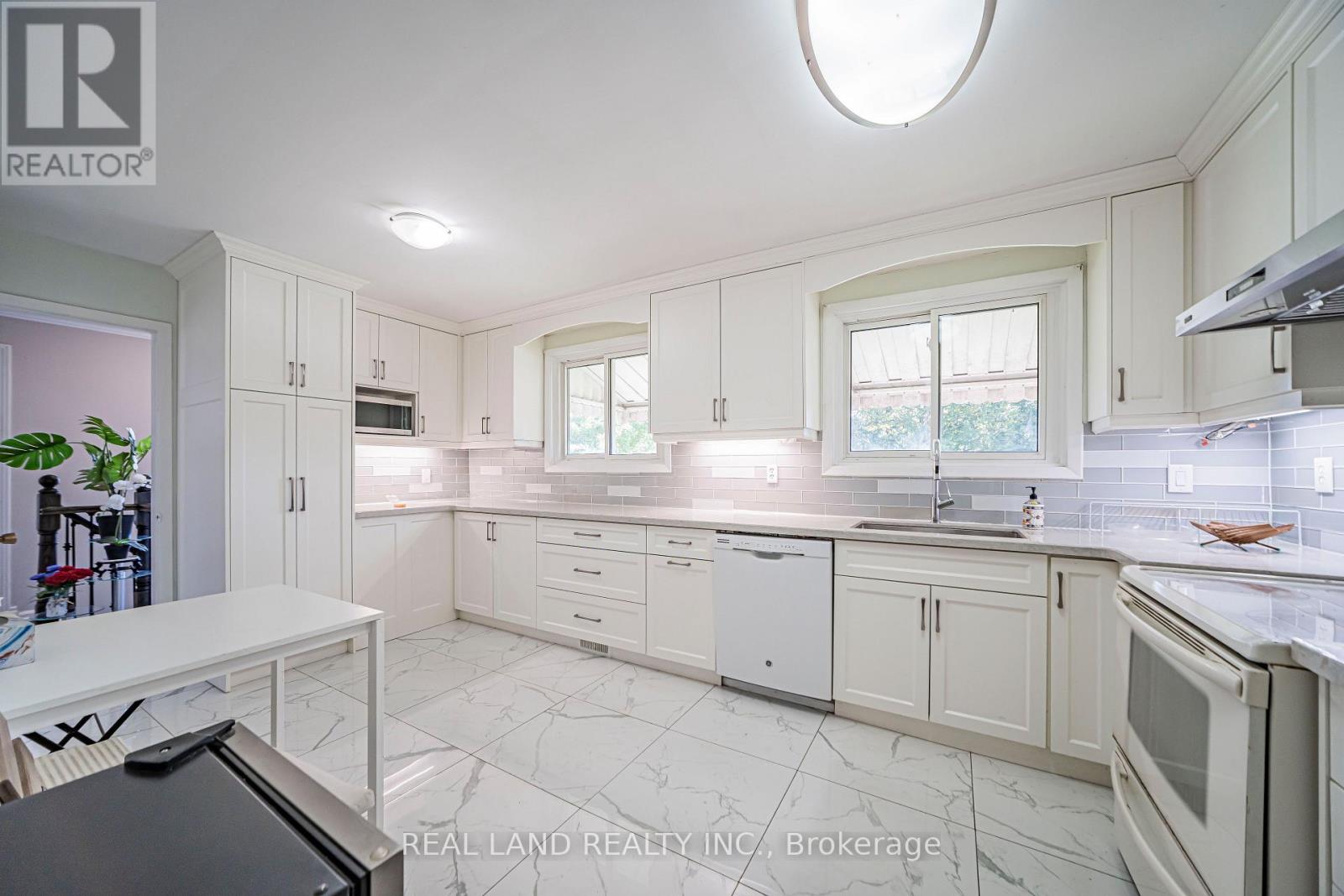 37 Pawnee Avenue, Toronto, Ontario  M2H 3C6 - Photo 13 - C13833700