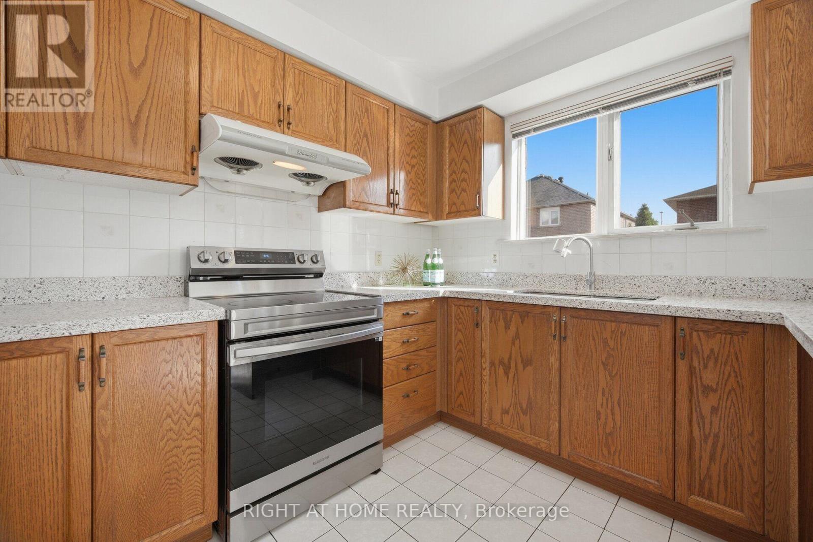 11 Lynda Mcneil Place, Markham, Ontario  L3S 3E4 - Photo 13 - N13833692