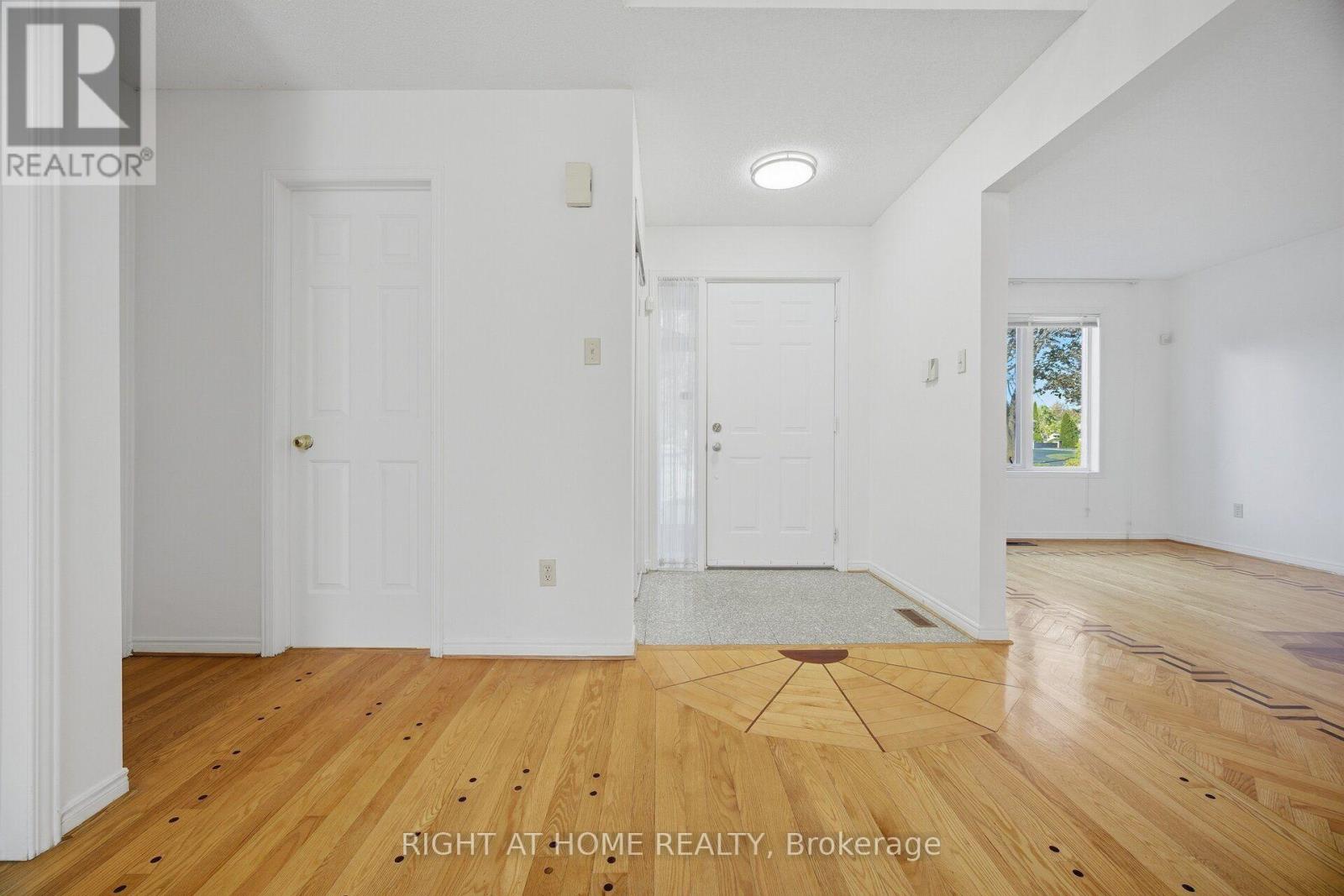 11 Lynda Mcneil Place, Markham, Ontario  L3S 3E4 - Photo 5 - N13833692