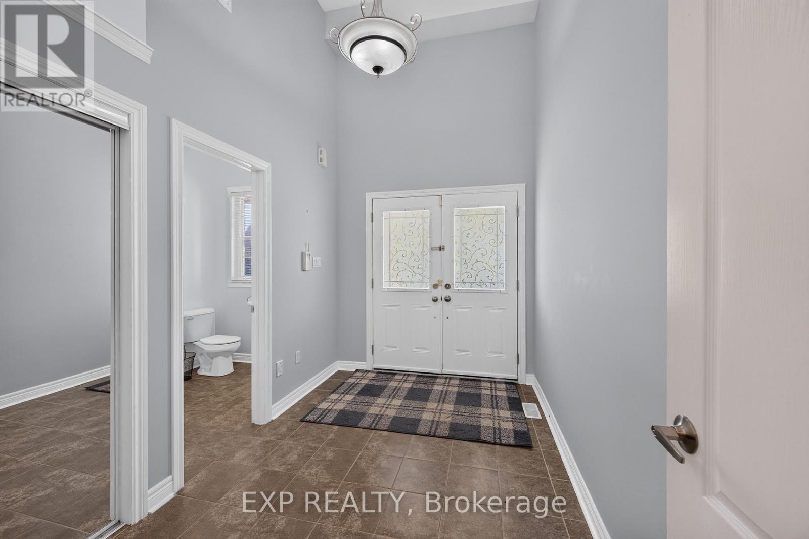 209 Woodspring Avenue, Newmarket, Ontario  L3X 3J4 - Photo 3 - N13833722