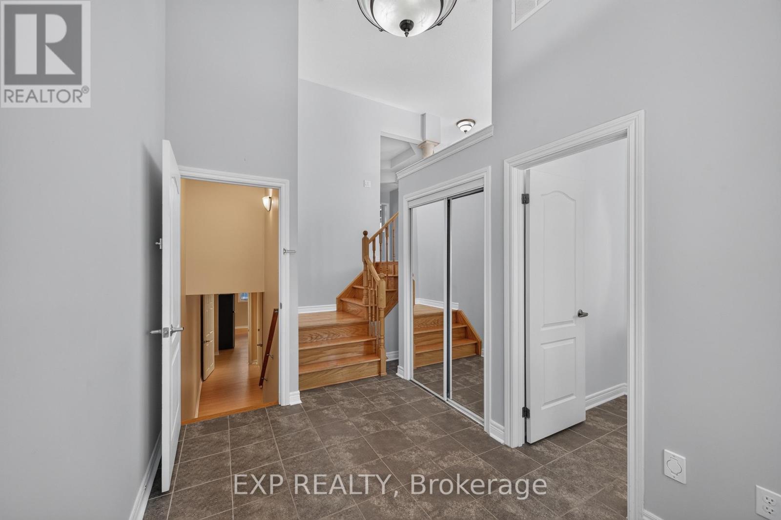 209 Woodspring Avenue, Newmarket, Ontario  L3X 3J4 - Photo 4 - N13833722