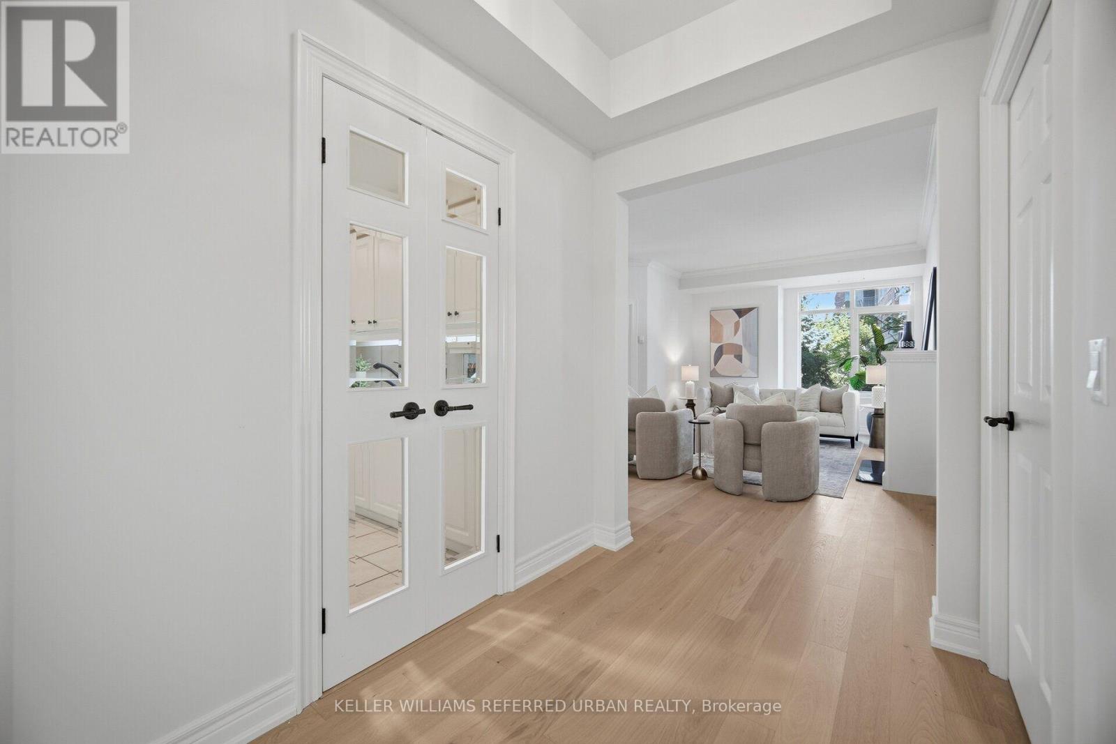 210 - 10 Old Mill Trail, Toronto, Ontario  M8X 2Y9 - Photo 6 - W13833680