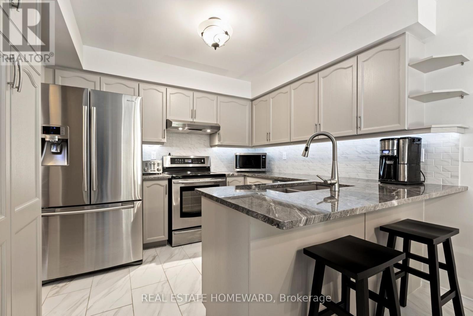 3332 Forrestdale Circle, Mississauga, Ontario  L5N 6X5 - Photo 8 - W13833694