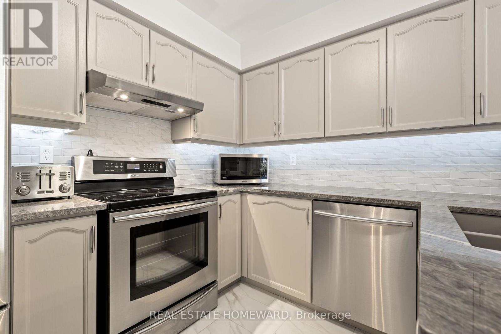3332 Forrestdale Circle, Mississauga, Ontario  L5N 6X5 - Photo 9 - W13833694