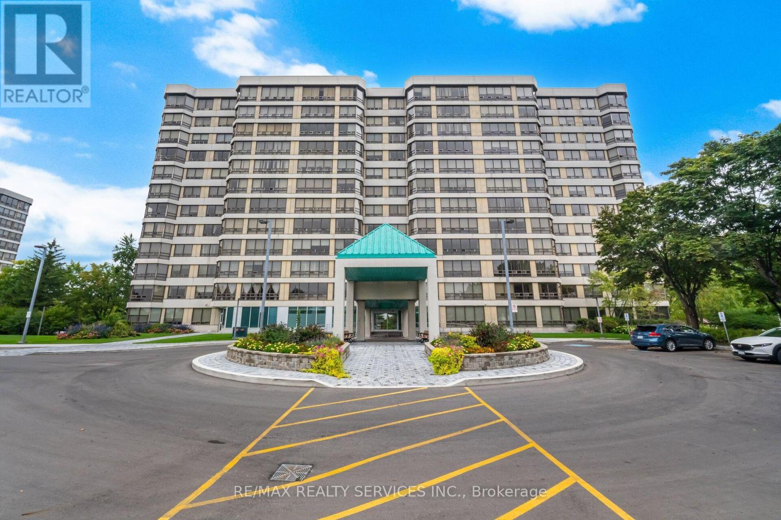 404 - 330 Mill Street S, Brampton, Ontario L6Y 3V3 - Photo 1 - W13833702