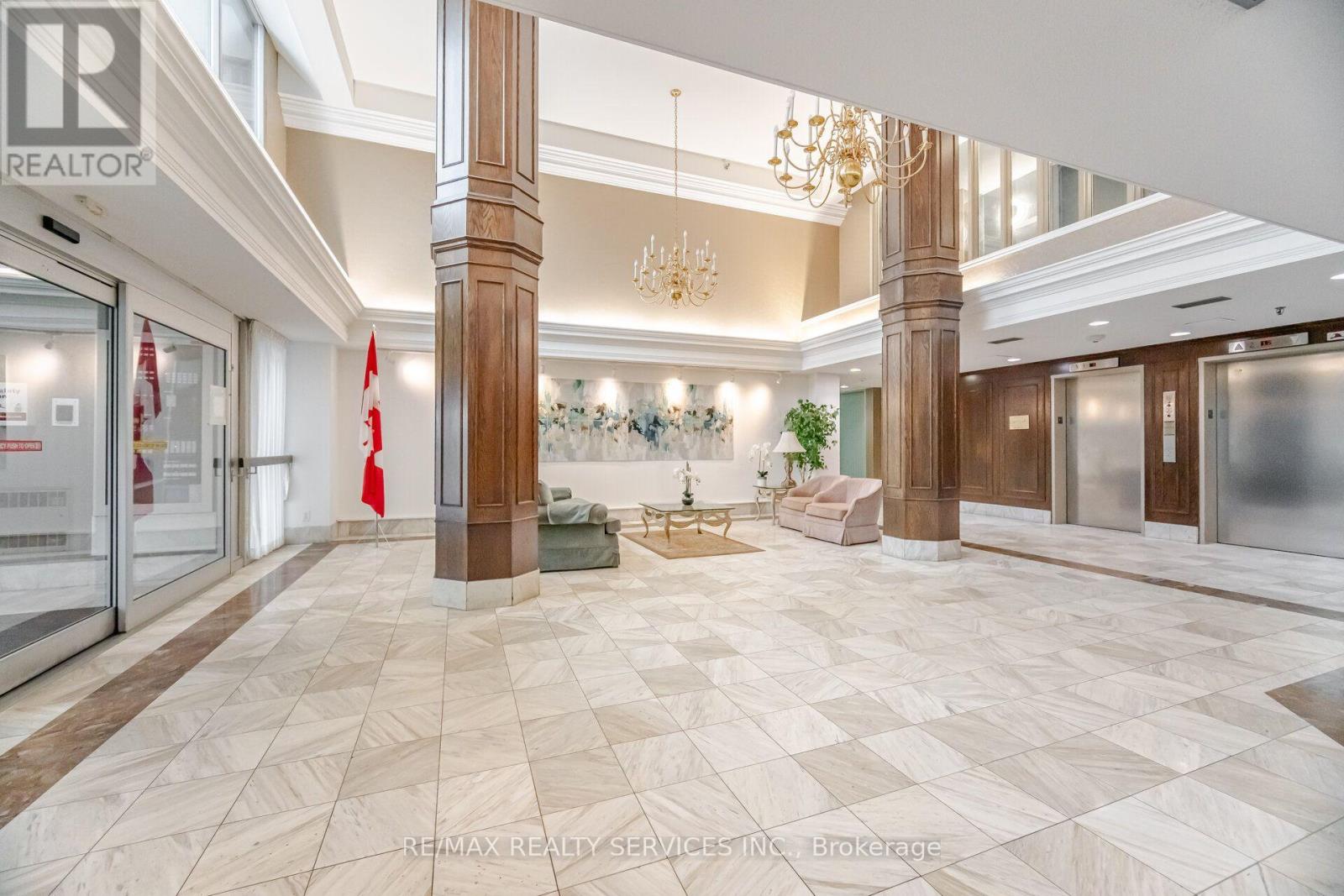 404 - 330 Mill Street S, Brampton, Ontario L6Y 3V3 - Photo 3 - W13833702
