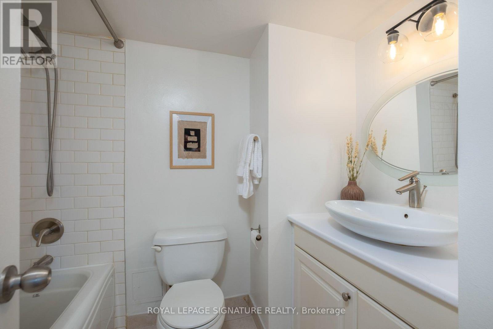 1607 - 360 Ridelle Avenue, Toronto, Ontario  M6B 1K1 - Photo 16 - W13833744