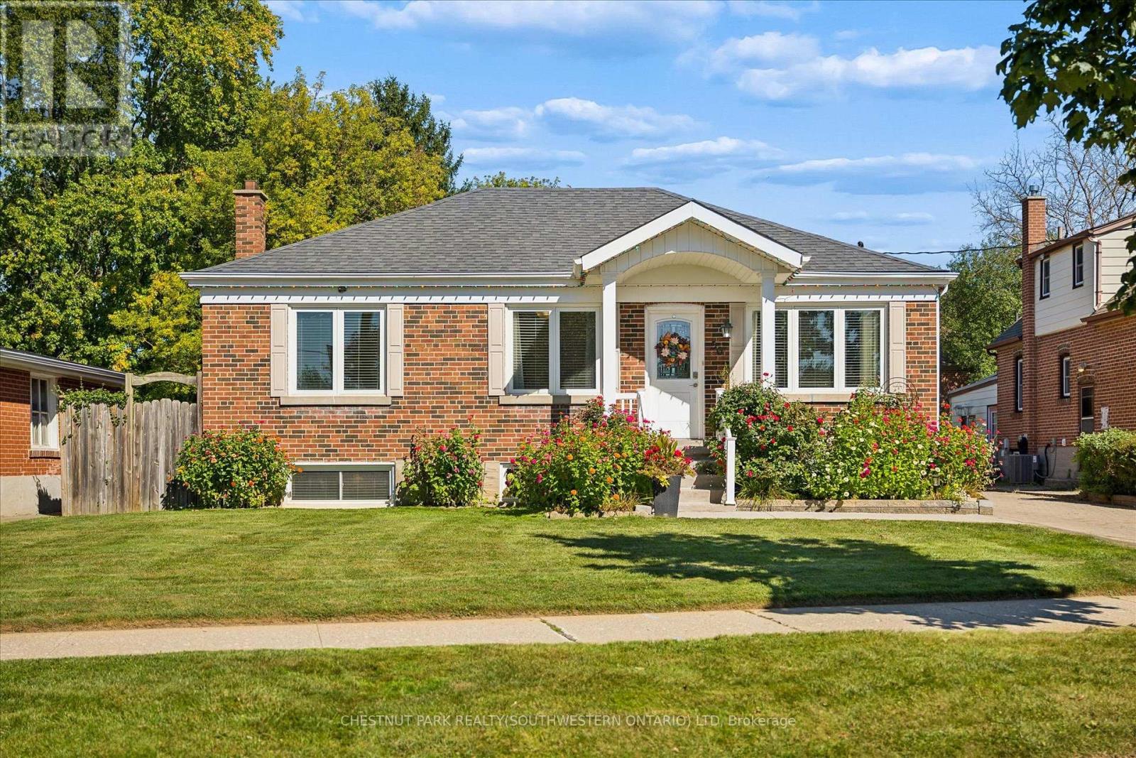 56 Suffolk Avenue, Kitchener, Ontario  N2B 1H5 - Photo 2 - X13833728