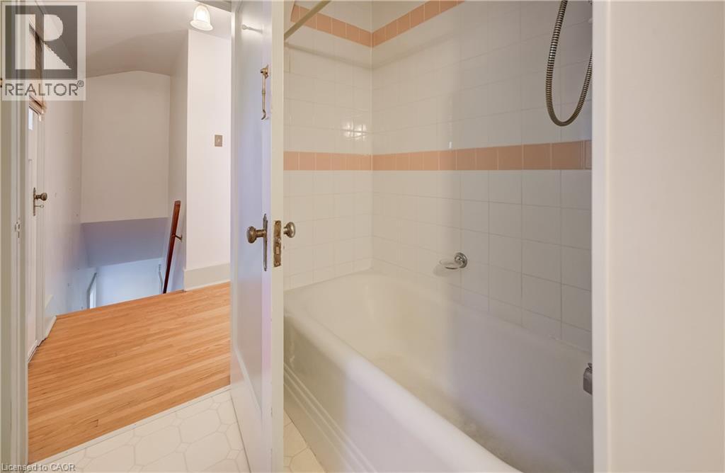 7 Locust Street, Kitchener, Ontario  N2H 1W6 - Photo 23 - 40855489