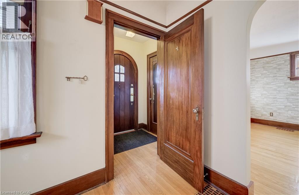 7 Locust Street, Kitchener, Ontario  N2H 1W6 - Photo 5 - 40855489