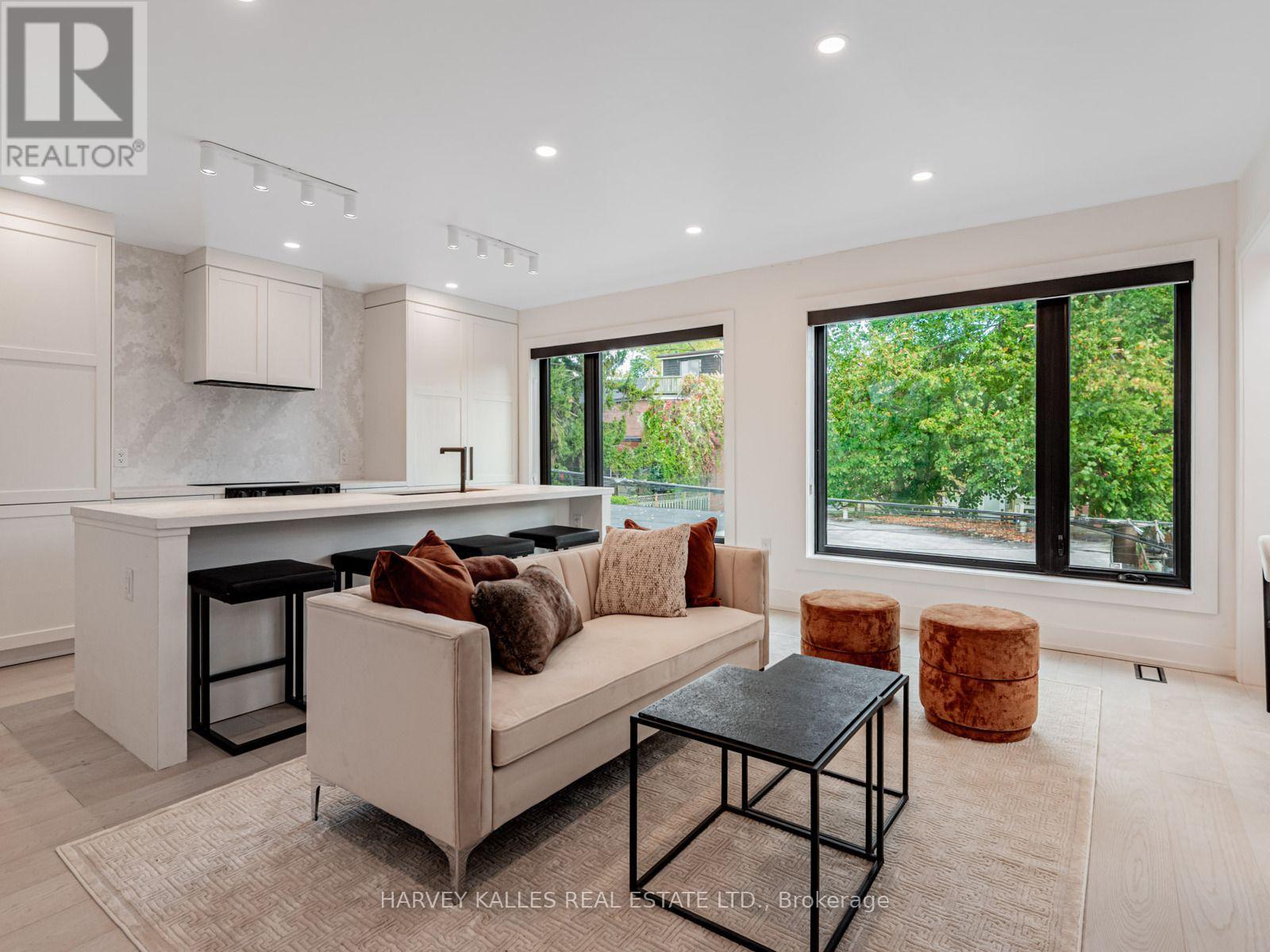 20 LESLIE GARDEN LANE, Toronto, Ontario