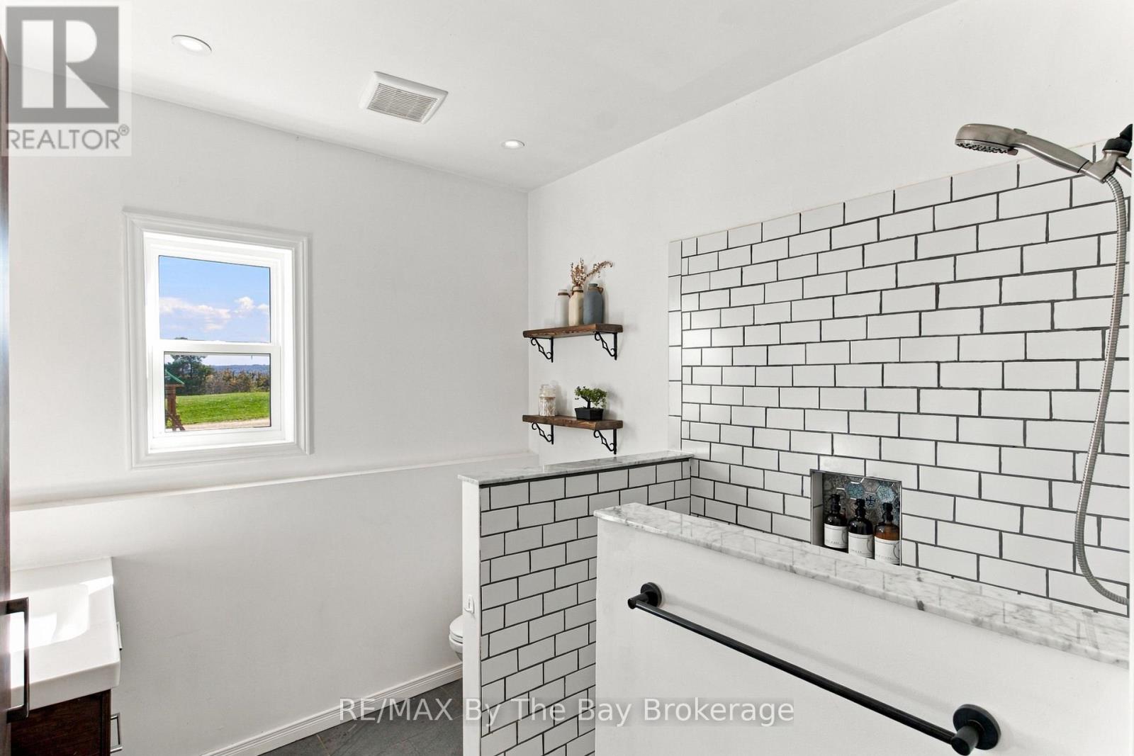 2574 Fairgrounds Road S, Clearview, Ontario  L0M 1G0 - Photo 14 - S13826690