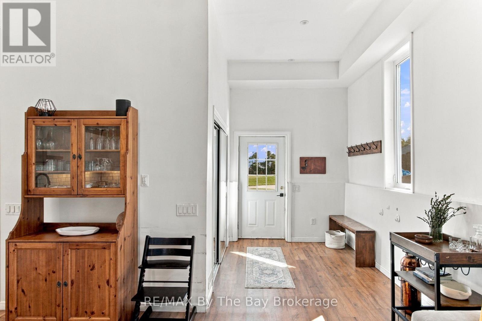 2574 Fairgrounds Road S, Clearview, Ontario  L0M 1G0 - Photo 4 - S13826690