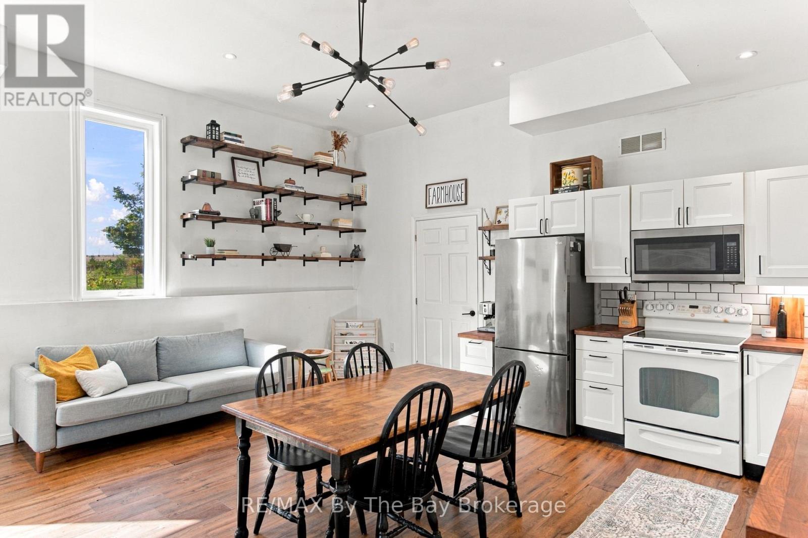 2574 Fairgrounds Road S, Clearview, Ontario  L0M 1G0 - Photo 6 - S13826690