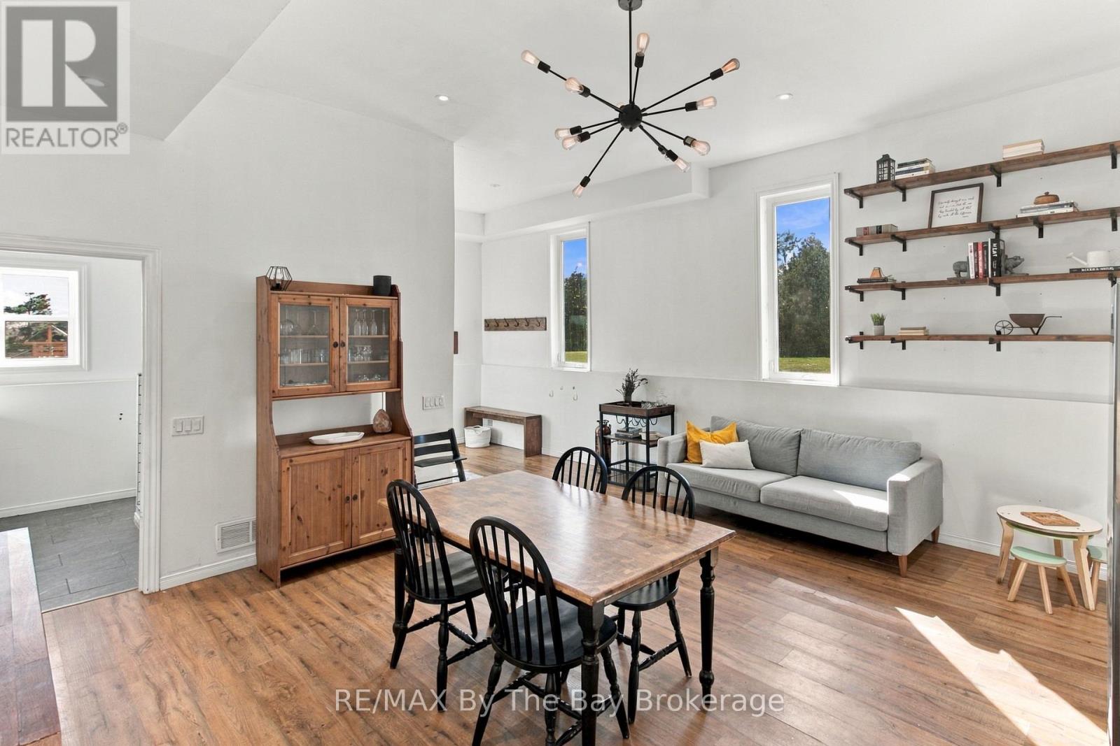 2574 Fairgrounds Road S, Clearview, Ontario  L0M 1G0 - Photo 5 - S13826690