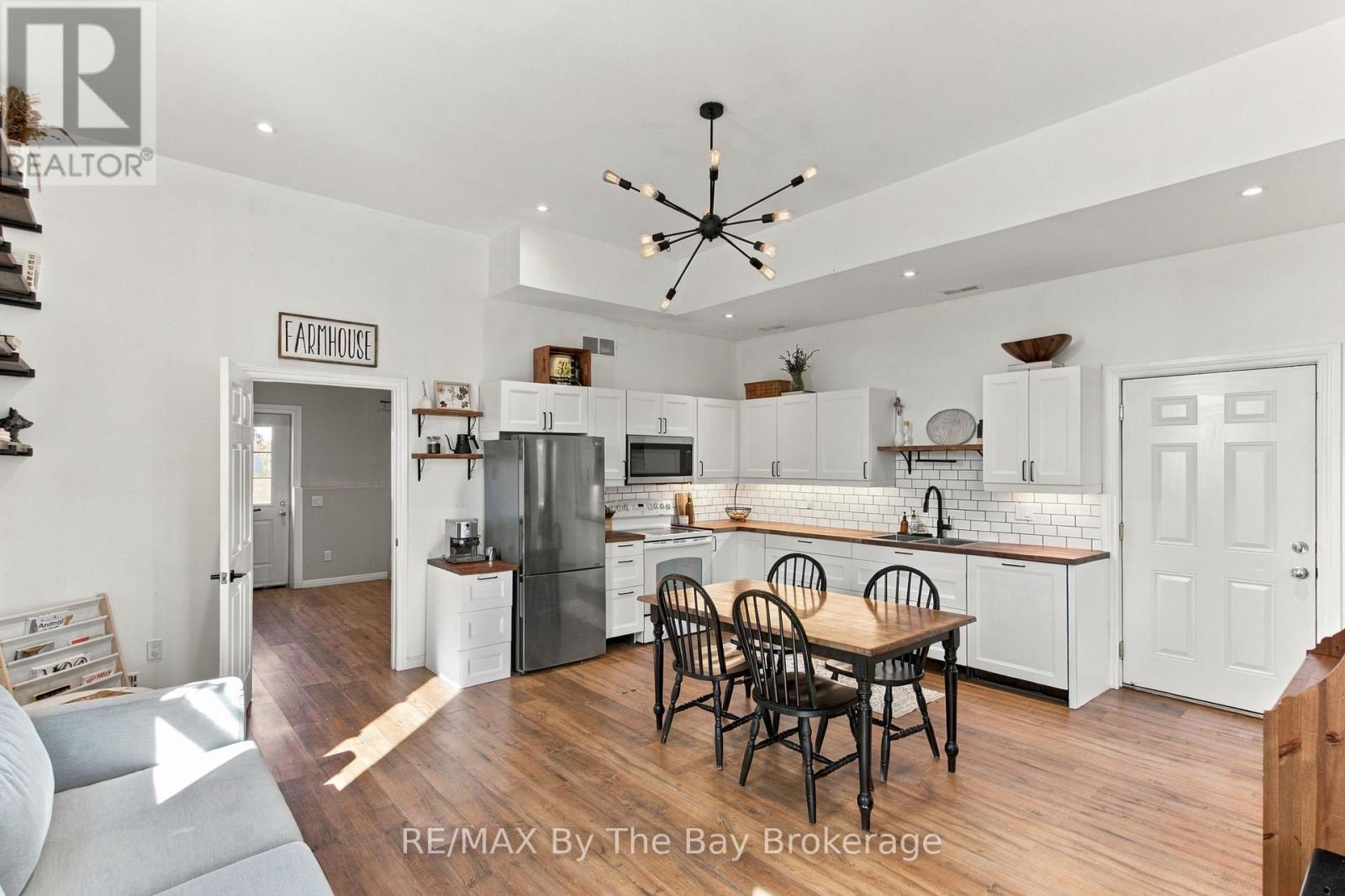 2574 Fairgrounds Road S, Clearview, Ontario  L0M 1G0 - Photo 7 - S13826690