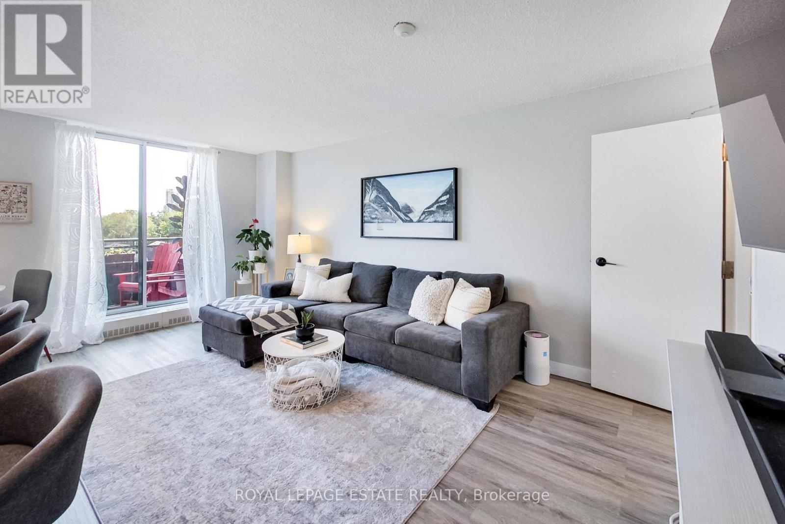 311 - 1071 Woodbine Avenue, Toronto, Ontario  M4C 4C2 - Photo 3 - E13818168