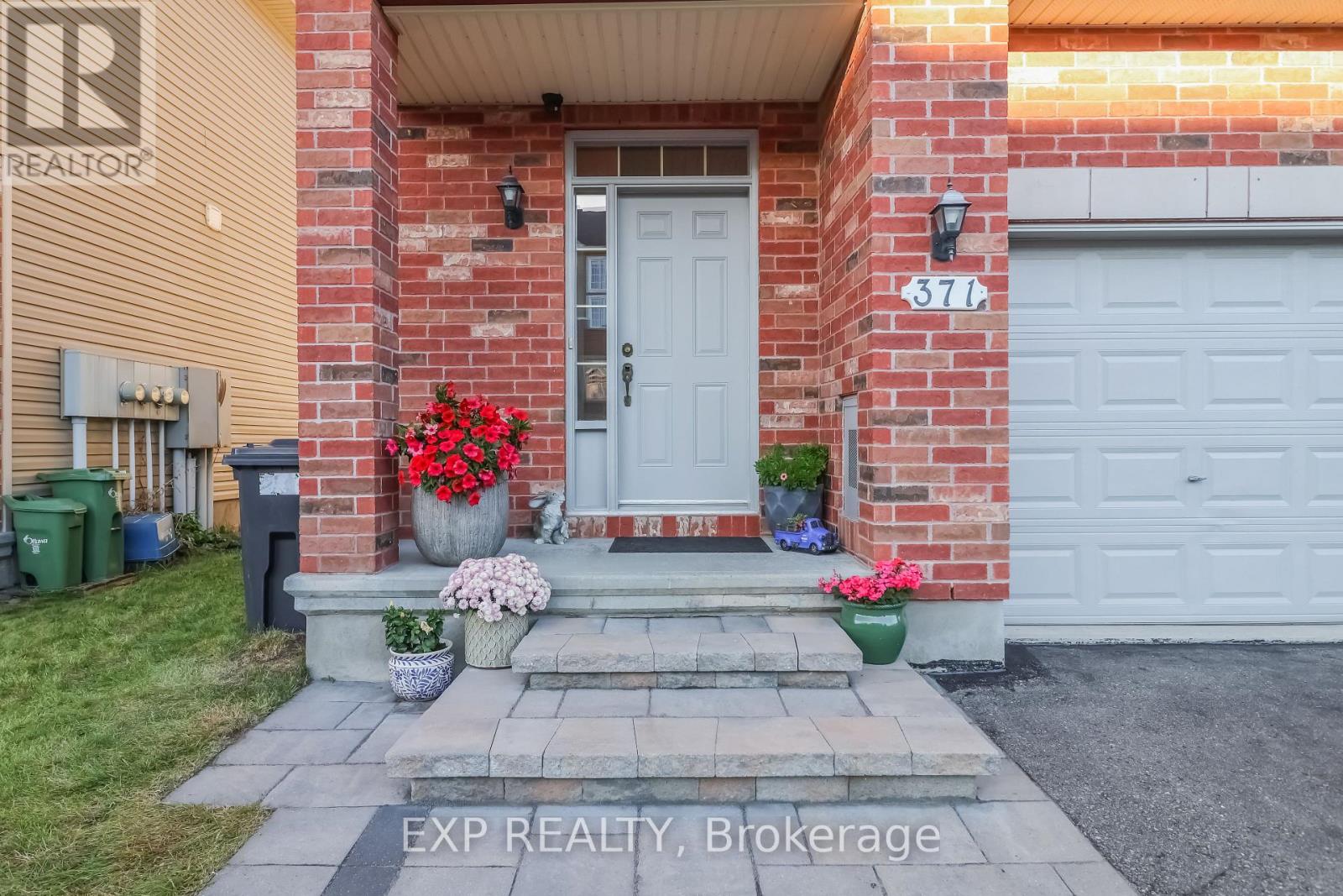 371 Royal Fern Way, Ottawa, Ontario  K1V 2K6 - Photo 2 - X13833906