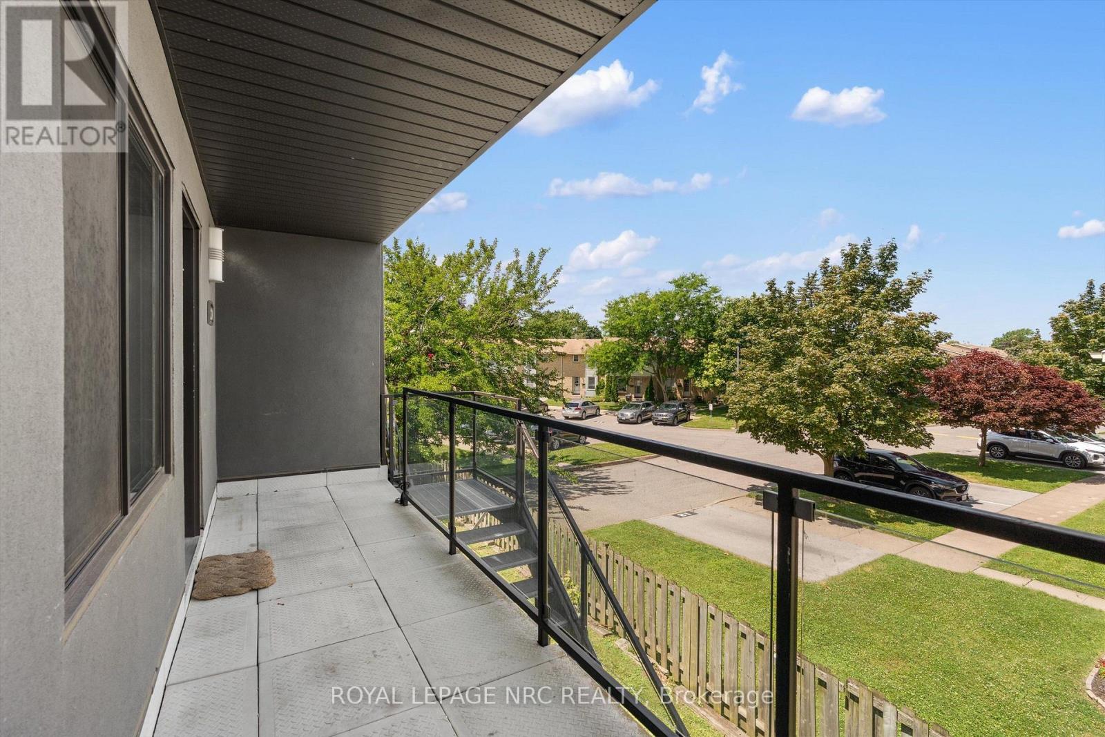 220 - 411 Lake Street, St. Catharines, Ontario  L2N 4H5 - Photo 2 - X13833854
