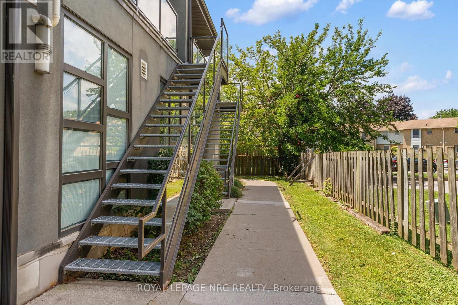 220 - 411 Lake Street, St. Catharines, Ontario  L2N 4H5 - Photo 4 - X13833854