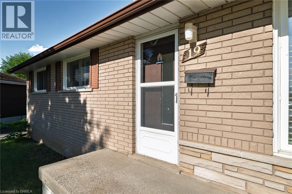 19 Gillrie Court, Brantford, Ontario  N3R 3A1 - Photo 4 - 40864085