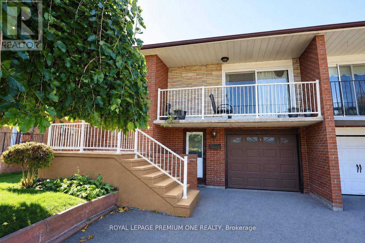 26 Royal Salisbury Way, Brampton, Ontario  L6V 3J6 - Photo 3 - W13781456