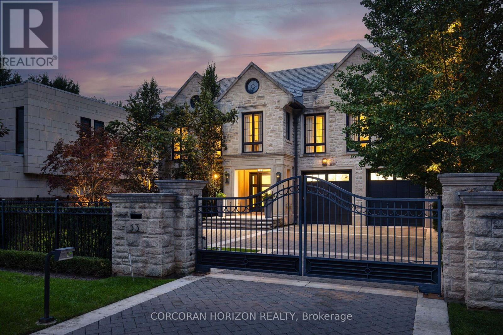 33 Green Valley Road, Toronto, Ontario  M2P 1A4 - Photo 2 - C13833798