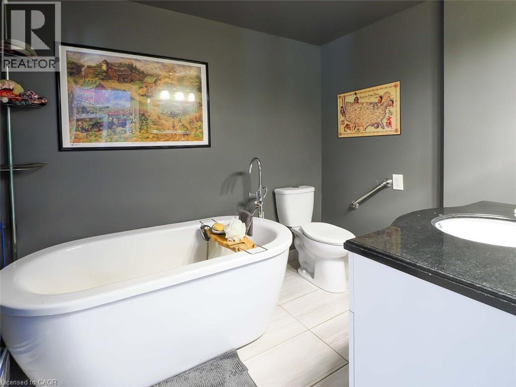 1635 Lakeshore Road, Clear Creek, Ontario  N0E 1M0 - Photo 25 - 40855927