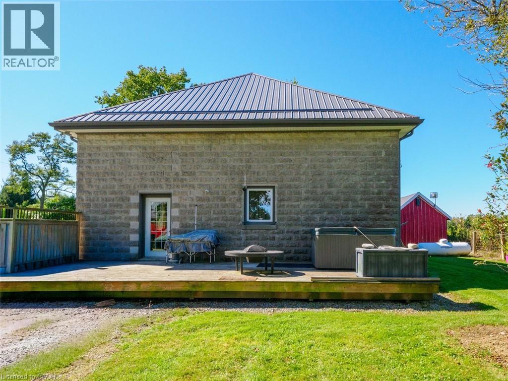 1635 Lakeshore Road, Clear Creek, Ontario  N0E 1M0 - Photo 30 - 40855927