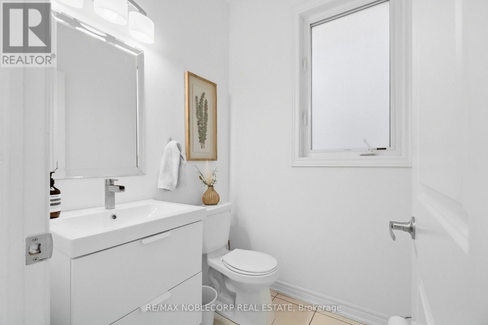 619 Sweetwater Crescent, Newmarket, Ontario  L3X 0H5 - Photo 14 - N13833900