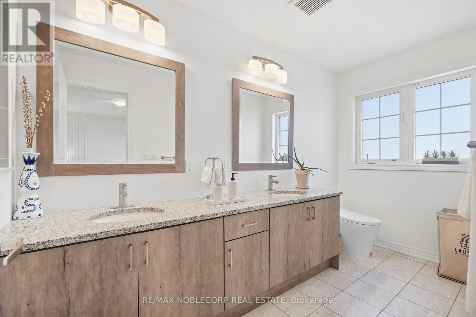 619 Sweetwater Crescent, Newmarket, Ontario  L3X 0H5 - Photo 20 - N13833900
