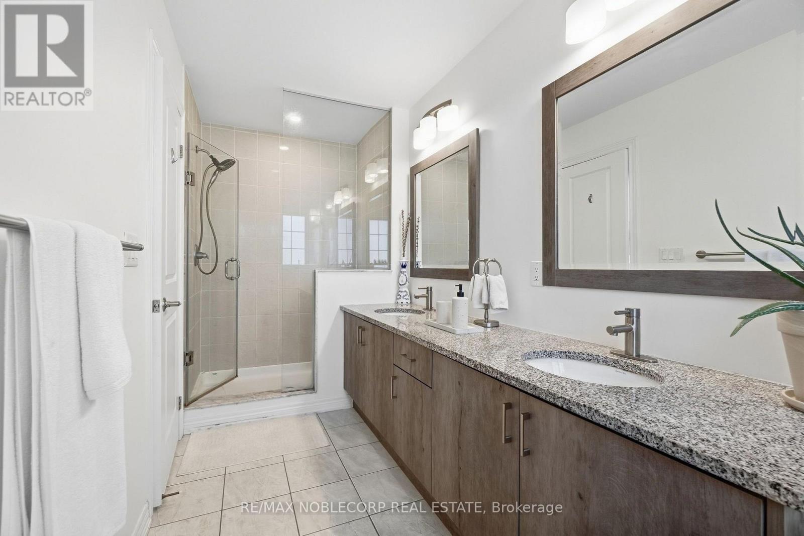 619 Sweetwater Crescent, Newmarket, Ontario  L3X 0H5 - Photo 21 - N13833900
