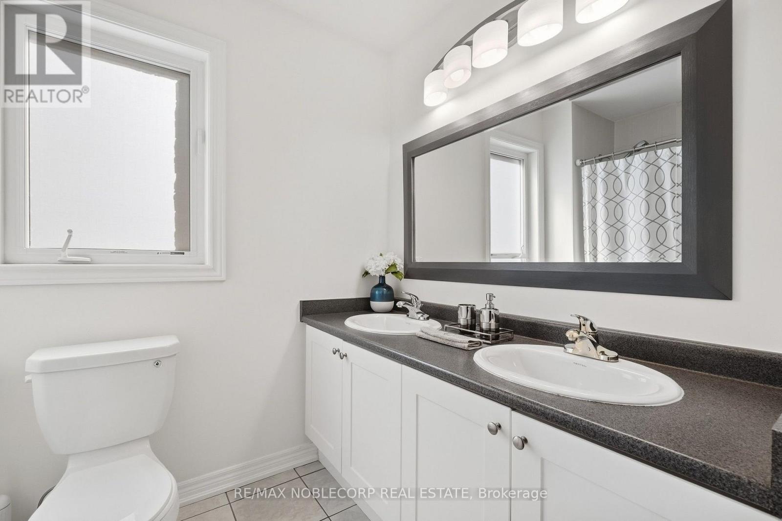 619 Sweetwater Crescent, Newmarket, Ontario  L3X 0H5 - Photo 26 - N13833900
