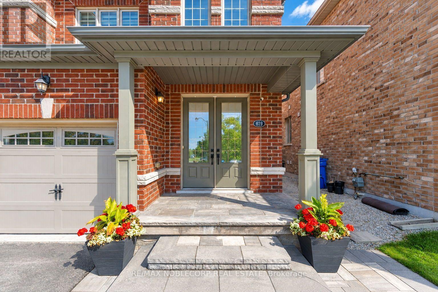 619 Sweetwater Crescent, Newmarket, Ontario  L3X 0H5 - Photo 4 - N13833900