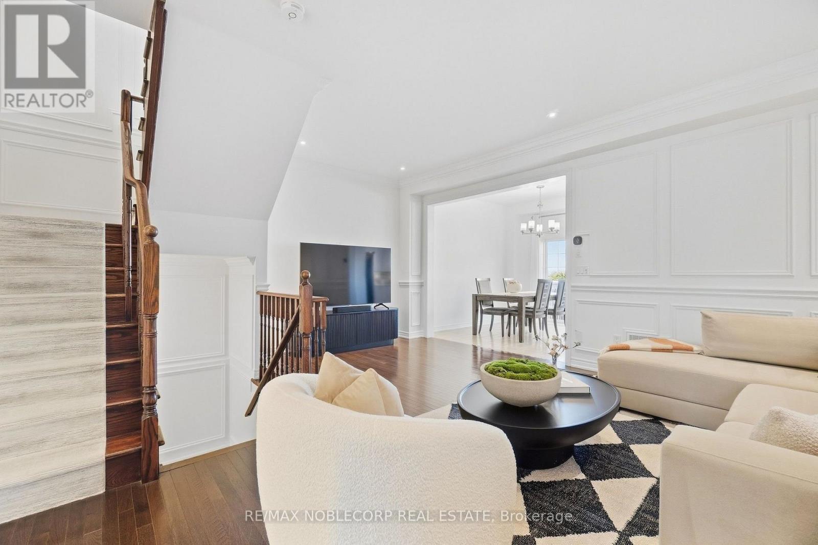 619 Sweetwater Crescent, Newmarket, Ontario  L3X 0H5 - Photo 6 - N13833900