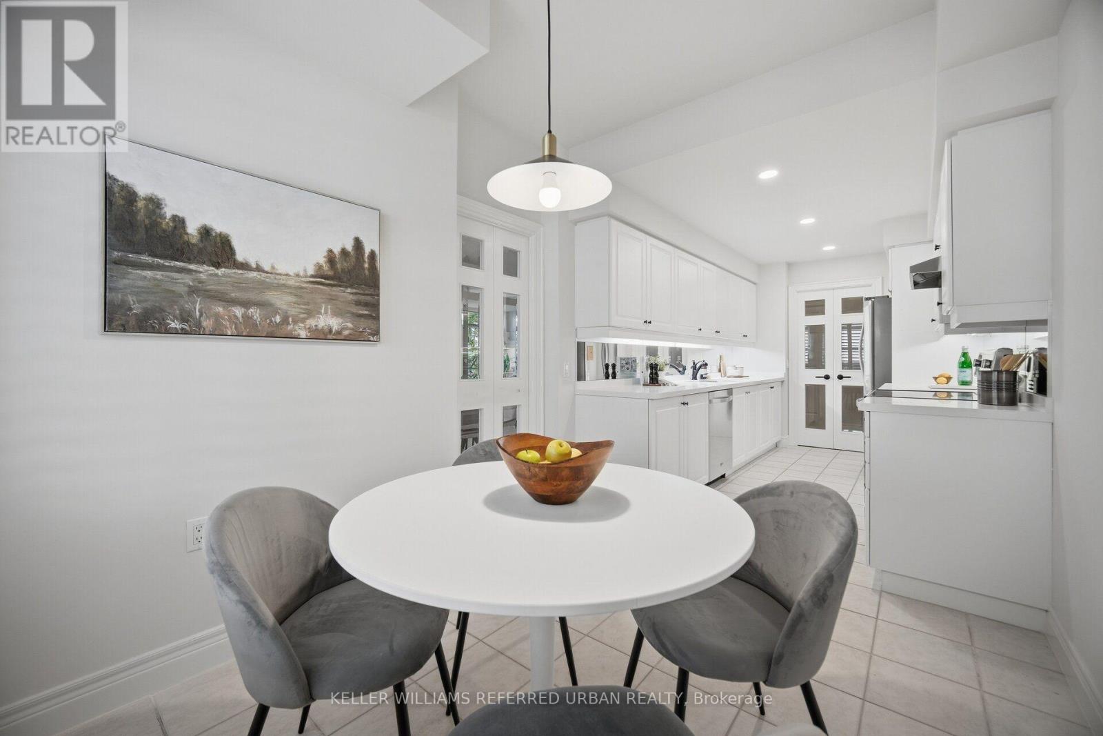 210 - 10 Old Mill Trail, Toronto, Ontario  M8X 2Y9 - Photo 18 - W13833680