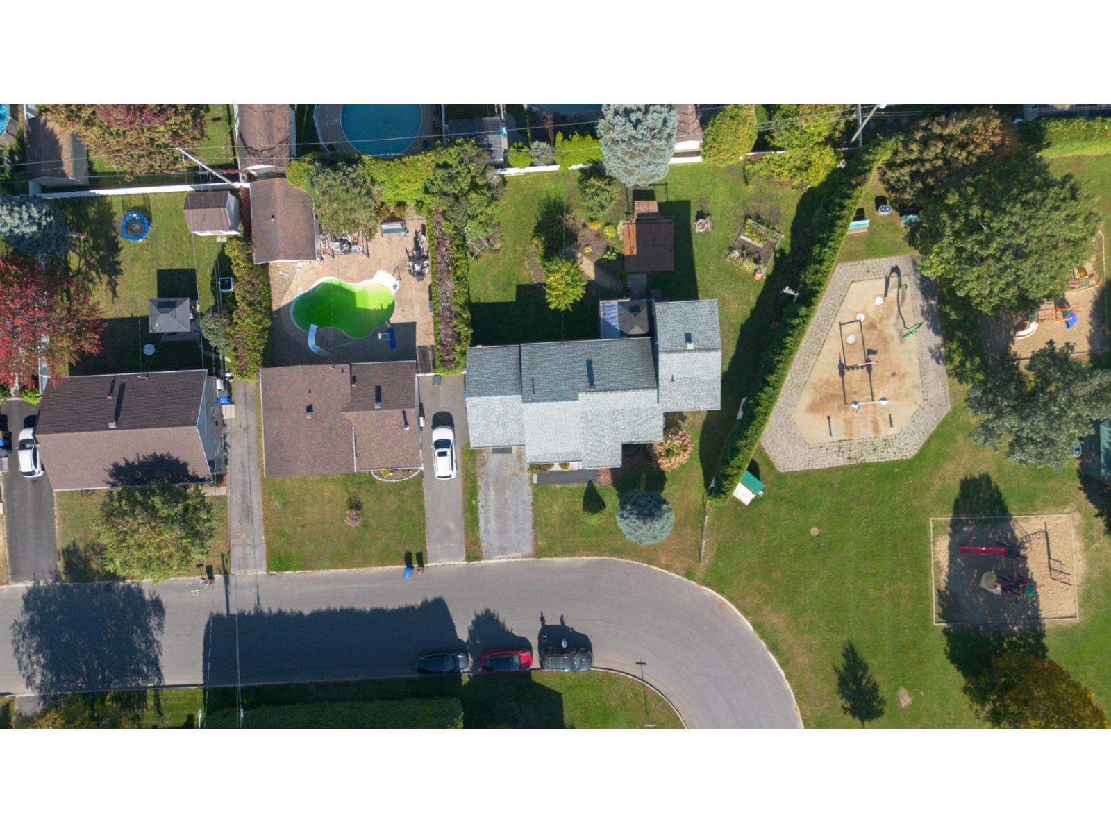 230 Rue des Pensées Trois-Rivières Quebec Canada G8V1C4 3